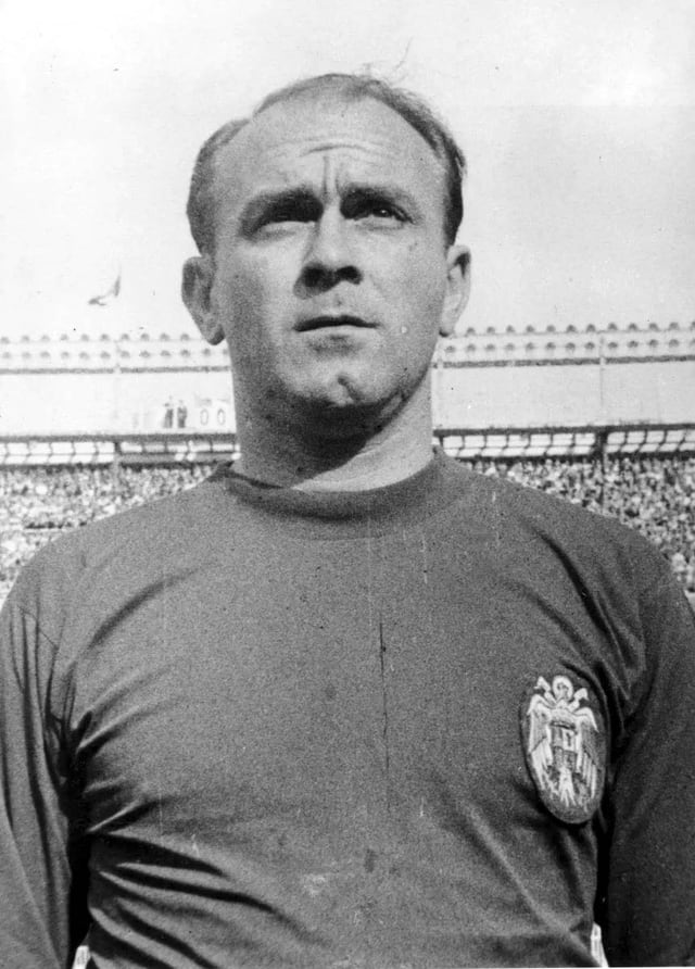 Alfredo Di Stefano football portrait