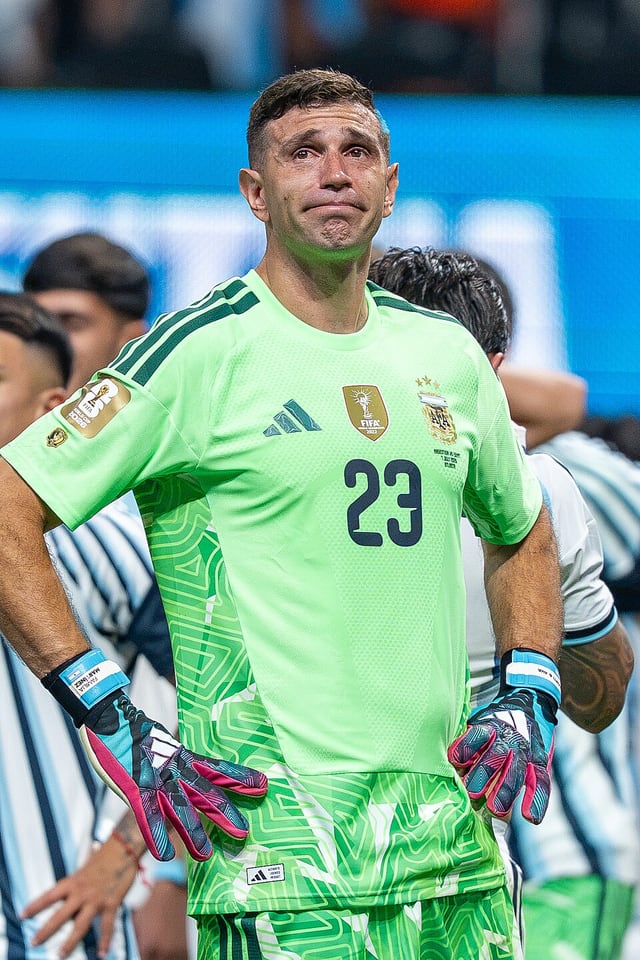 Emiliano Martínez football portrait