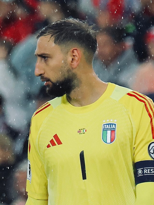 Gianluigi Donnarumma football portrait