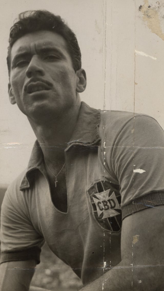 Nílton Santos football portrait